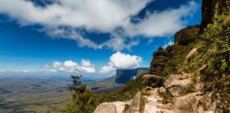 Journey to Mount Roraima – The Table-Top Mountain that Time Forgot